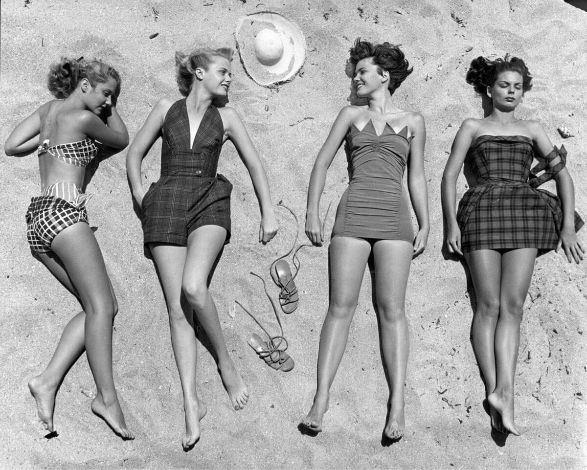 1950s beach fashion