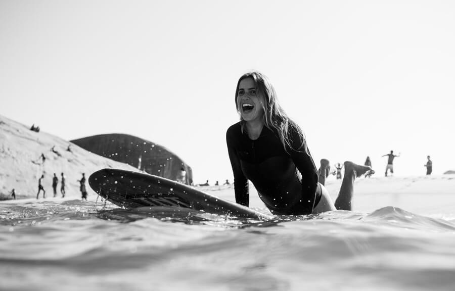 Longboard surfer, Chloé Calmon
