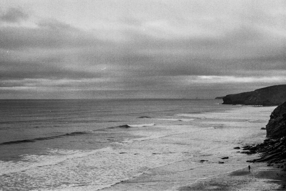 Grainy black and white photo of the ocean