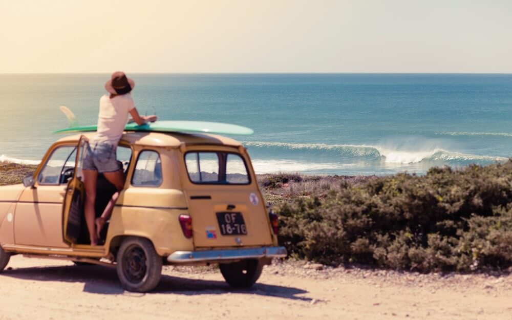 Conchita Rössler checking out the surf