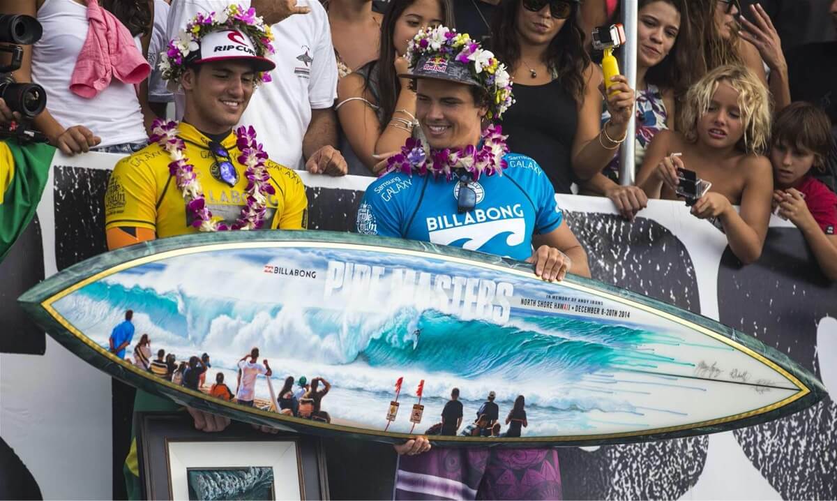 2014 Pipe Masters winner, Julian Wilson with the Pipe Masters trophy surfboard by Phil Roberts