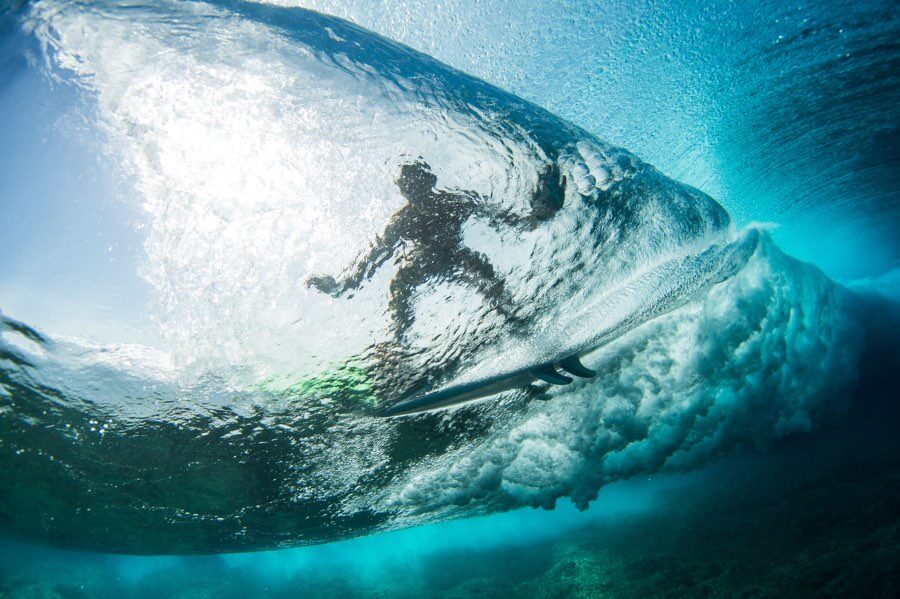 Underwater wave surfer