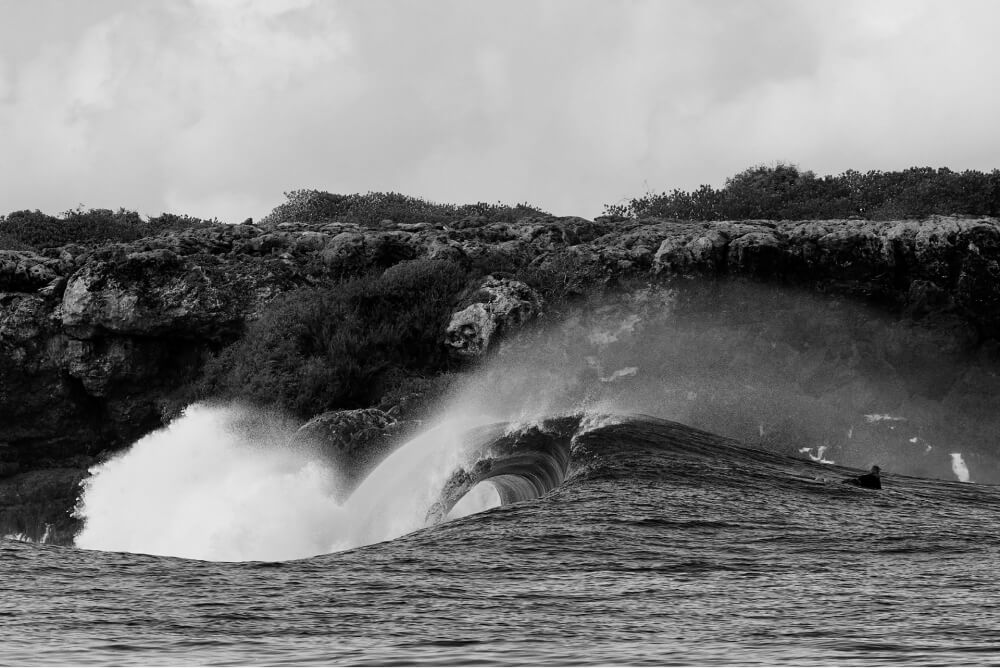 Black and White Wave
